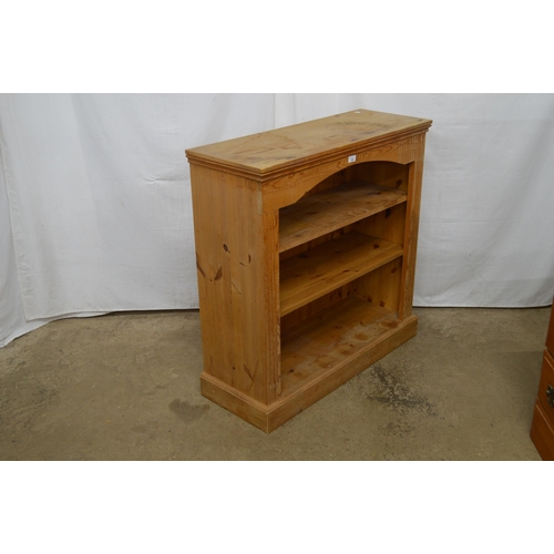 338 - Pine open bookshelves having two adjustable shelves, standing on a plinth base - 90cm x 34cm x 92cm ... 