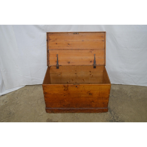 366 - Pine blanket box having a hinged lift top lid - 80cm x 45cm x 47cm tall