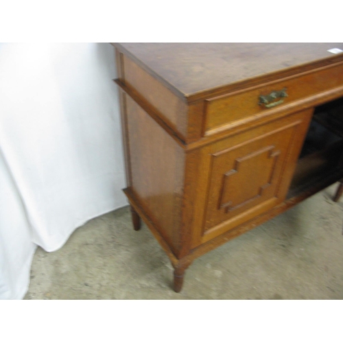 386 - Oak sideboard having raised back over a single long drawer with two panelled doors opening to a sing... 