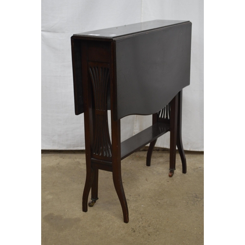 392 - Dark stained drop leaf occasional table, the shaped top over pierced sides, standing on splayed legs... 