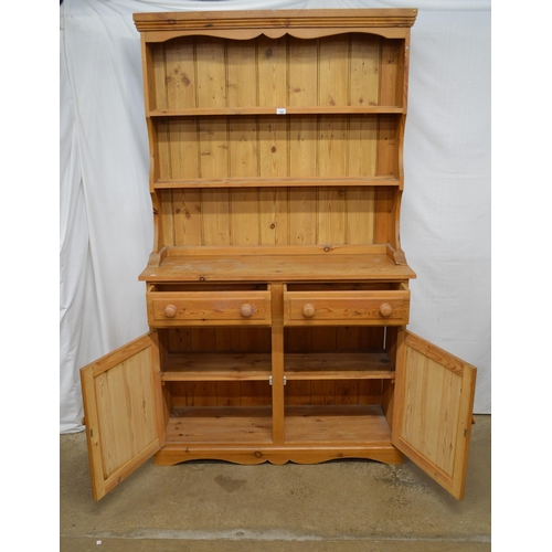 400 - Pine dresser, the upper section having a shaped frieze over two plate shelves, the lower section hav... 