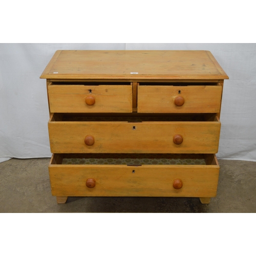 412 - Pine chest of two short over two long graduated drawers, standing on bracket feet - 96cm x 51cm x 82... 