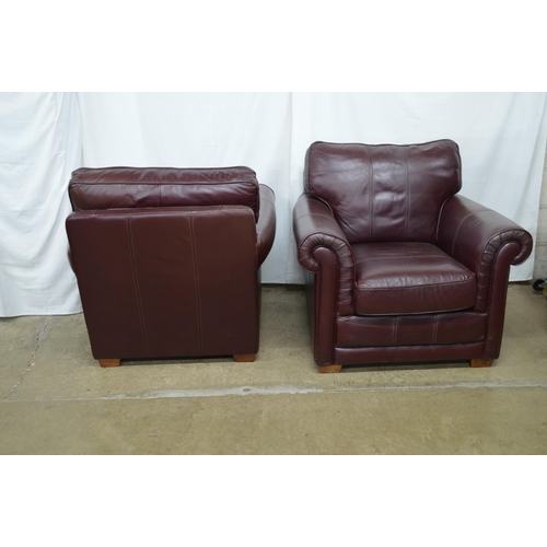 418 - Pair of Wade Addington leather armchairs with removable cushions, standing on block feet - 99cm x 90... 