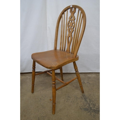 423 - Elm and beech wheelback chair, standing on turned legs with stretchers - 37cm x 38cm x 91cm tall tog... 