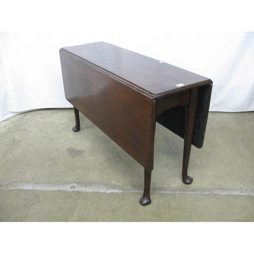 438 - Mahogany drop leaf table, the rectangular top standing on round tapering supports with pad feet - 41... 