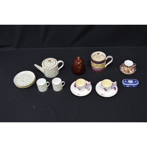 45 - Quantity of Wedgwood ceramics to include: brown Rockingham glaze teapot with Widow finial, two butte... 