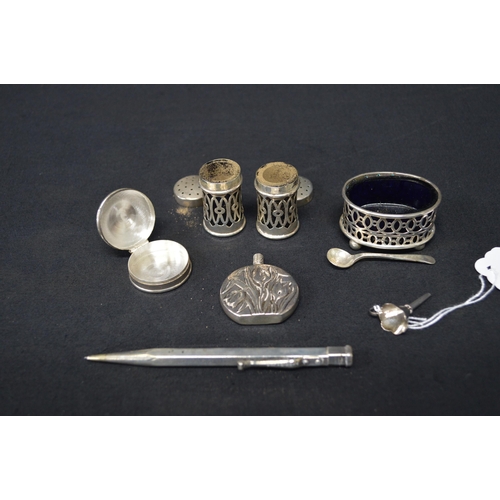 56 - Group of small silver items to comprise: three piece cruet set, salt spoon, small funnel, pill box, ... 