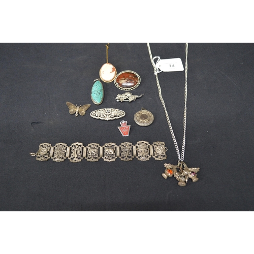 74 - Quantity of jewellery to include: 9ct yellow gold mounted cameo brooch, silver locket and a .935 sil... 