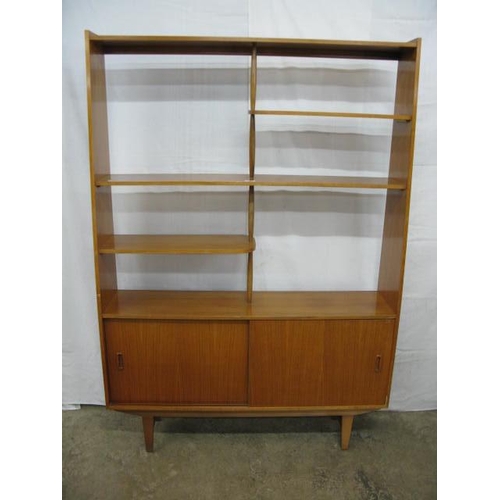 365 - Mid century teak room divider having a central shelf with two half shelves united by turned tapering... 