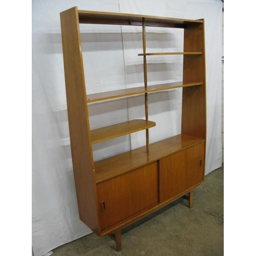 365 - Mid century teak room divider having a central shelf with two half shelves united by turned tapering... 