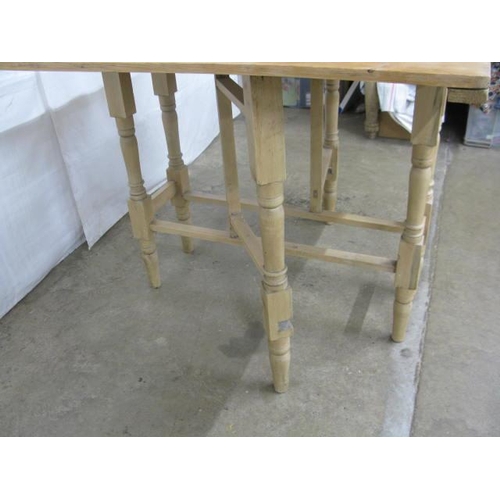 389 - Pine gateleg table standing on turned legs with stretchers - 91cm x 36cm x 76cm tall closed, 91cm x ... 