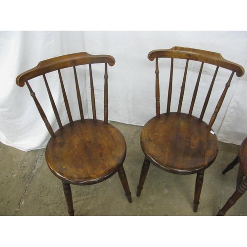 402 - Two pairs of penny seat kitchen chairs having stick backs, standing on turned legs with stretchers -... 