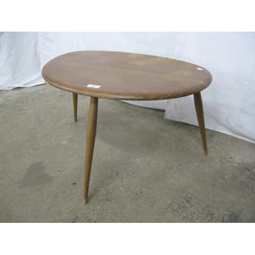 406 - Ercol elm and beech pebble table, the shaped top standing on angled tapering legs - 65cm x 45cm x 41... 