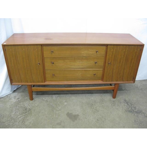 418 - Gordon Russell of Broadway dining room suite to comprise: sideboard having three central drawers fla... 