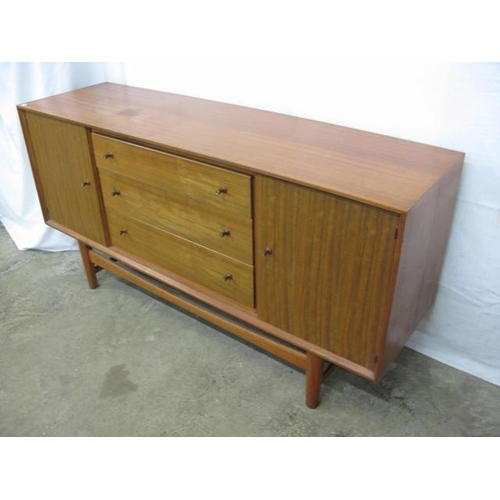 418 - Gordon Russell of Broadway dining room suite to comprise: sideboard having three central drawers fla... 