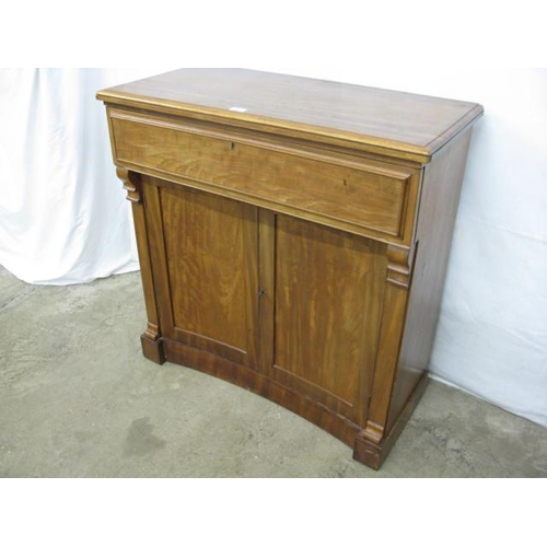 456 - Mahogany secretaire, the fall front drawer opening to an arrangement of maple fronted drawers and pi... 