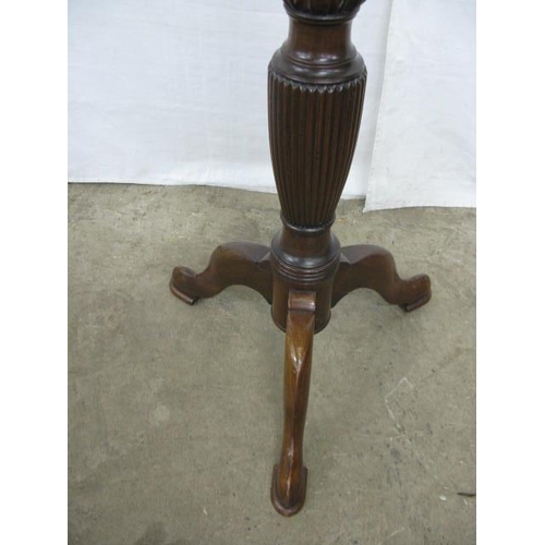 498 - Mahogany standard lamp having a turned and reeded column on a splayed tripod base - 45cm x 45cm x 14... 