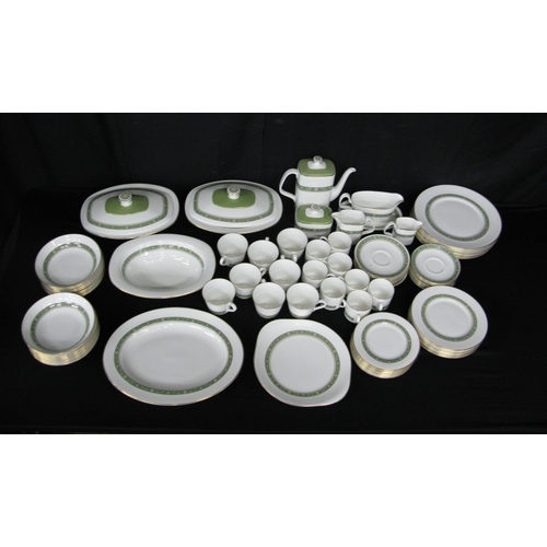 102 - Royal Doulton Rondelay H5004 part tea and dinner ware to comprise: eight tea cups, eight coffee cups... 
