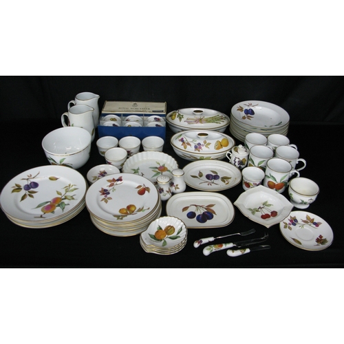 103 - Royal Worcester Evesham part tea and dinner ware to comprise: five mugs, two 14cm tall jugs, six box... 