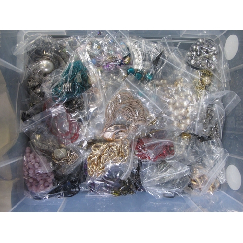 79 - Quantity of mixed costume jewellery to include: necklaces, brooches, bracelets, earrings and watches