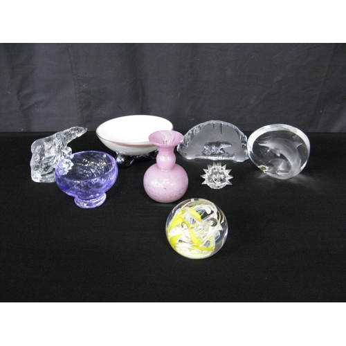80 - Eight items of glassware to include: Mats Jonasson dolphin paperweight number 7529, two polar bear p... 