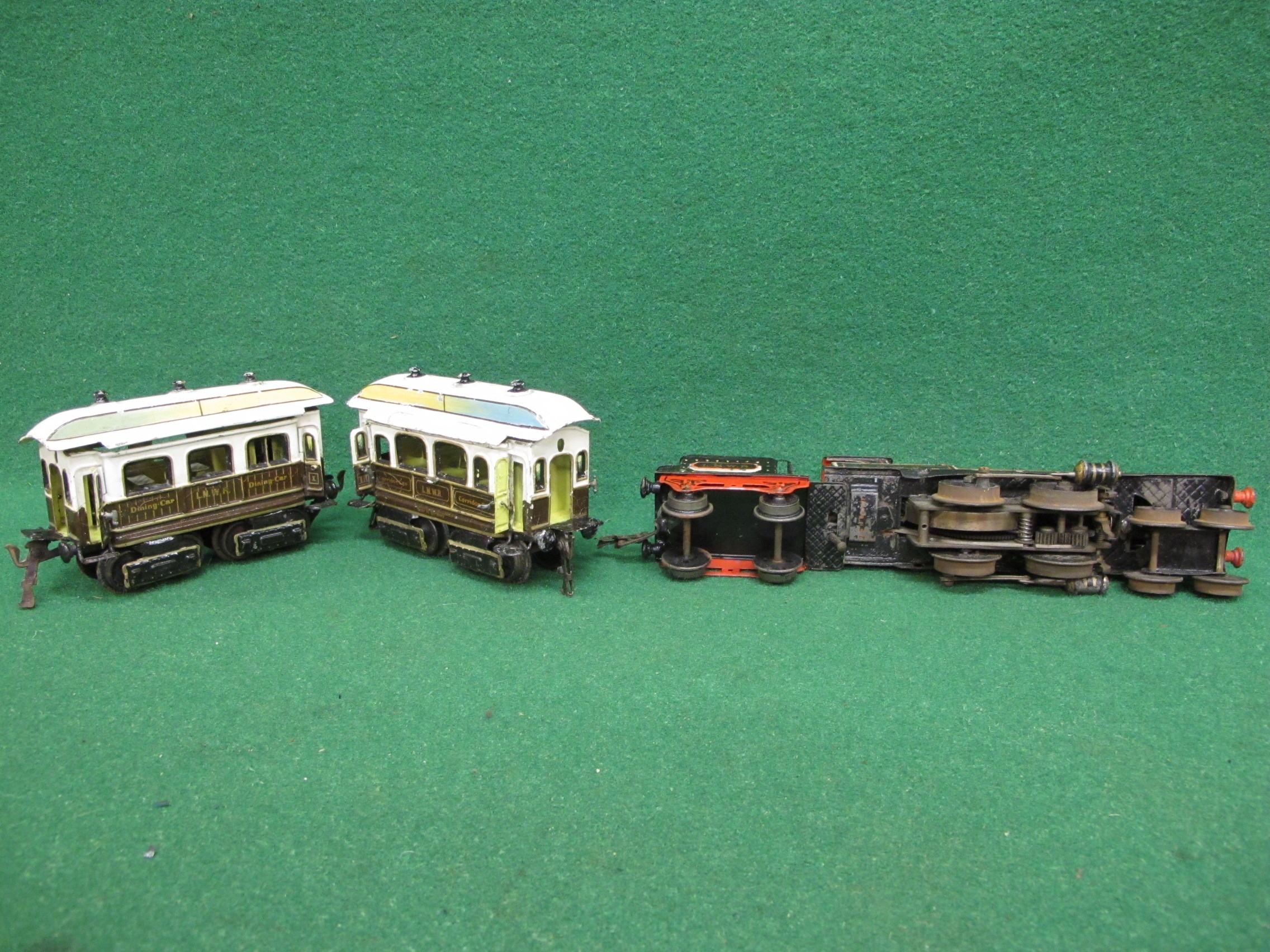 Box of early O gauge to comprise: Marklin clockwork 4-4-0 tender ...
