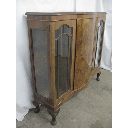 289 - Walnut display cabinet having a central bow front door, the door opening to two shelves, flanked by ... 