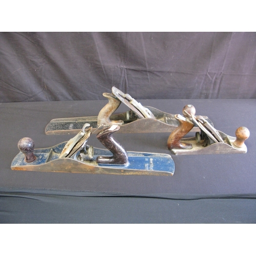 117 - Collection of three planes to comprise: Record No. 06, Bailey No. 7 and a Stanley No. 4