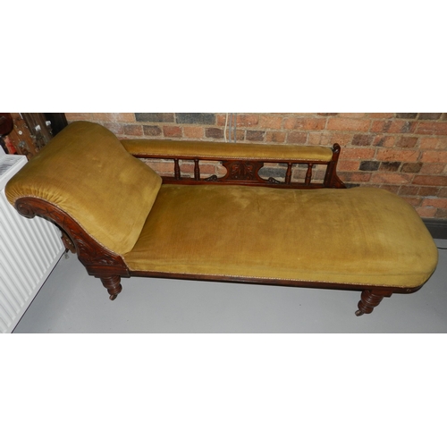 112 - Day bed sofa on wheels apx 191cm length,