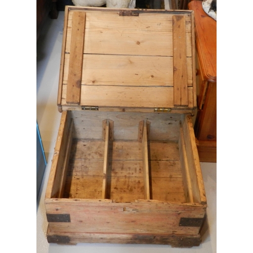 121 - Wooden trunk, possibly for vines, 28cm height , 51x52cm