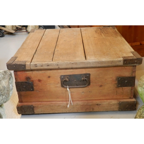 121 - Wooden trunk, possibly for vines, 28cm height , 51x52cm