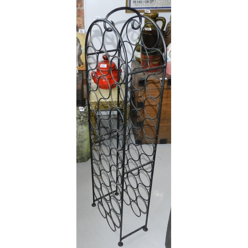 230 - Vine rack , metal , 31 vines