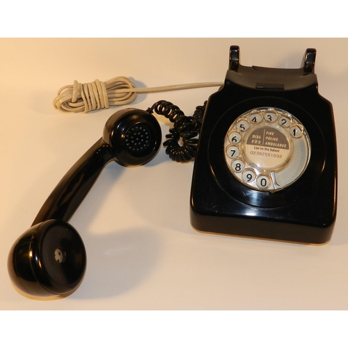 281 - Black vintage telephone, working with bt 