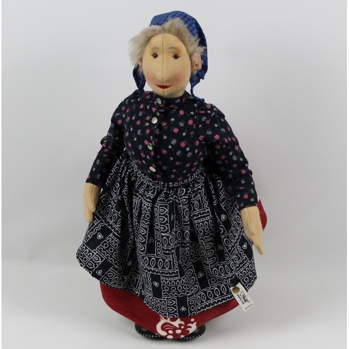 18 - Steiff, Peasant Lady, Limited Edition Replica of 3000 Pieces, With Certificate, In Mint Condition, A... 