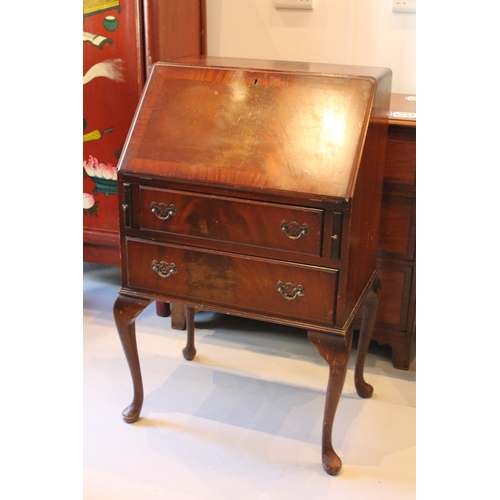 126 - Small Ladies Mahogany Writing Bureau Desk, 39 Inches High, ( 24 Inches x 16.5 Inches )