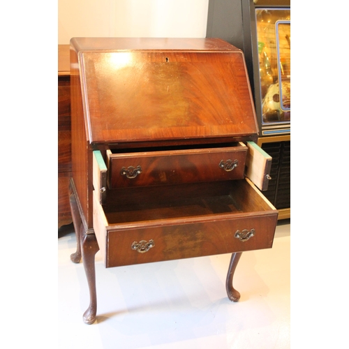 126 - Small Ladies Mahogany Writing Bureau Desk, 39 Inches High, ( 24 Inches x 16.5 Inches )