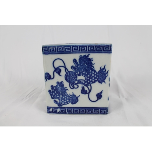 228 - Antique Chinese Porcelain Opium Pillow, Blu and White Foo Dog.