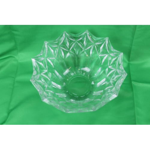 52 - Large Crystal Bowl in Mint Condition, quite heavy piece, 23.5 cm in diameter