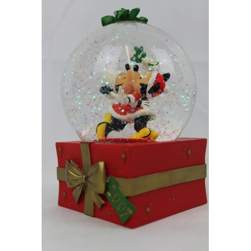 59 - Large Disney Christmas Snow Globe, 13 cm tall