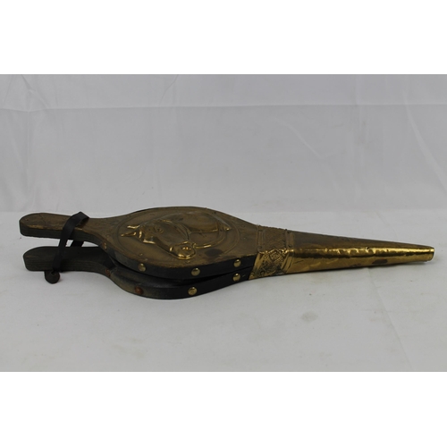 68 - Vintage Embossed Hammered Brass Bellows Fire Blower , 43 cm