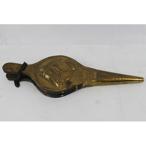 68 - Vintage Embossed Hammered Brass Bellows Fire Blower , 43 cm