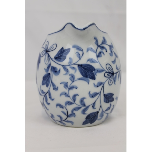 84 - Vintage Blue and White Floral Creamer , 10 cm tall