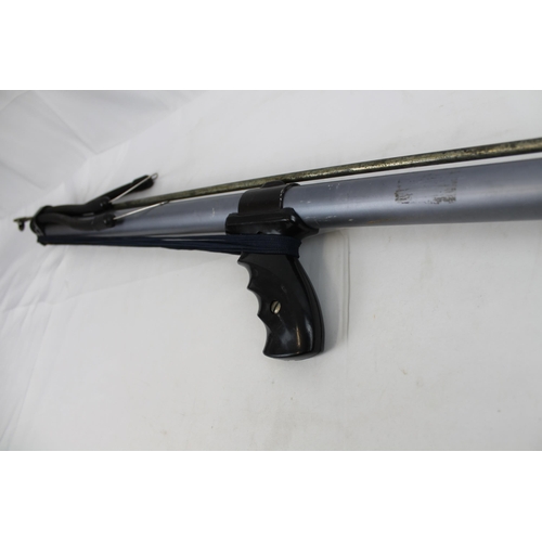 178 - Spear Gun Thunder 105, Mint condition, Fully working order , 120 cm length