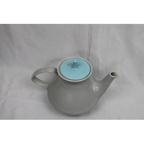 228 - Large Poole Pottery Teapot , 17 x 23 cm