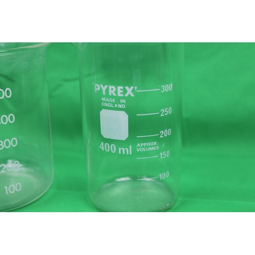 261 - Pyrex Graduated Low Form Griffin Measuring Beakers