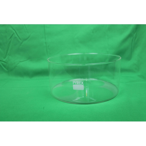 264 - Pyrex Large Glass Bowl , 9 cm tall and a 19 cm in diameter