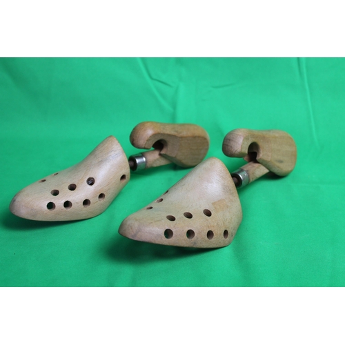 272 - Dasco Pair of Vintage Men's Natural Polished Wood Shoe Trees