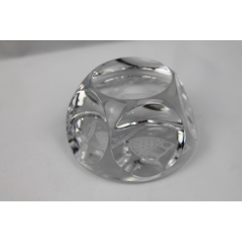 107 - Web Corbett Crystal Paperweight, Probus et Fidelis 1879, mint condition, 8 cm in diameter