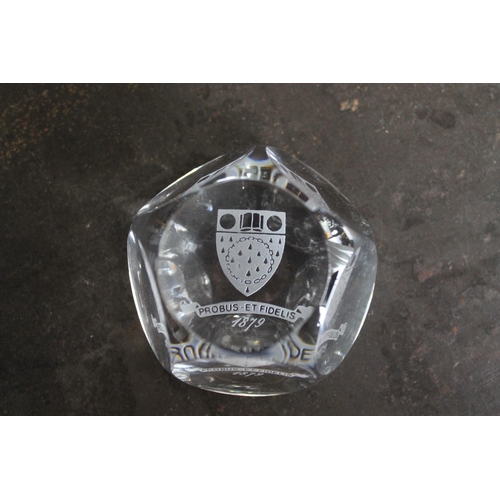 107 - Web Corbett Crystal Paperweight, Probus et Fidelis 1879, mint condition, 8 cm in diameter