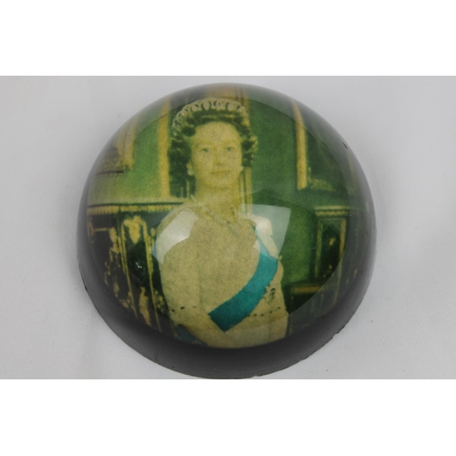 217 - Queen Elizabeth II. , Vintage Glass Paperweight, 8 cm in diameter